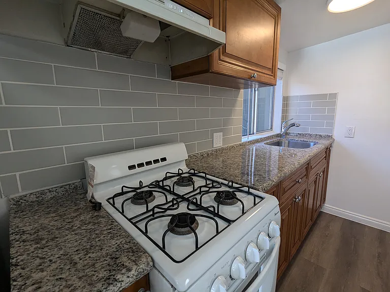 2321 Etiwanda St #E — Photo 1