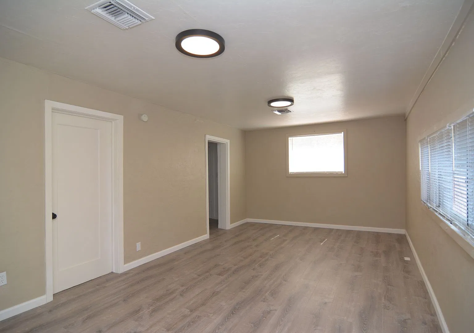 Charming 2 Bedroom 1 Bath House! Central Tucson Location! — Photo 4