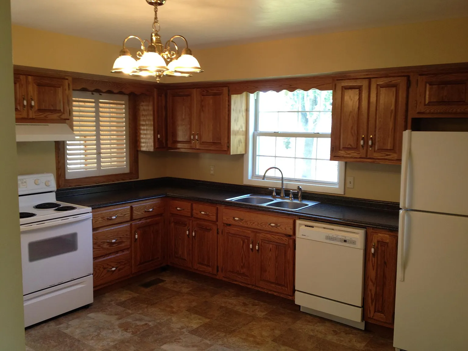 3 bed, 1178 sqft, $1,100 — Photo 2