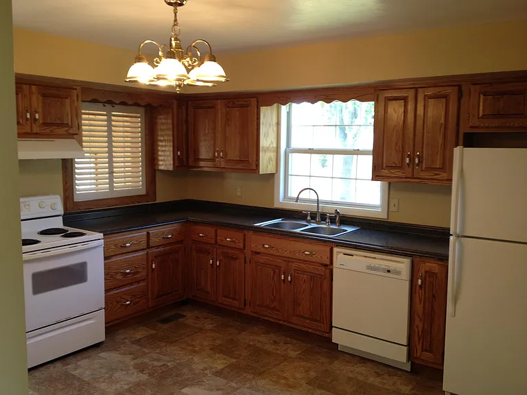 305 Virginia Ave — Photo 2