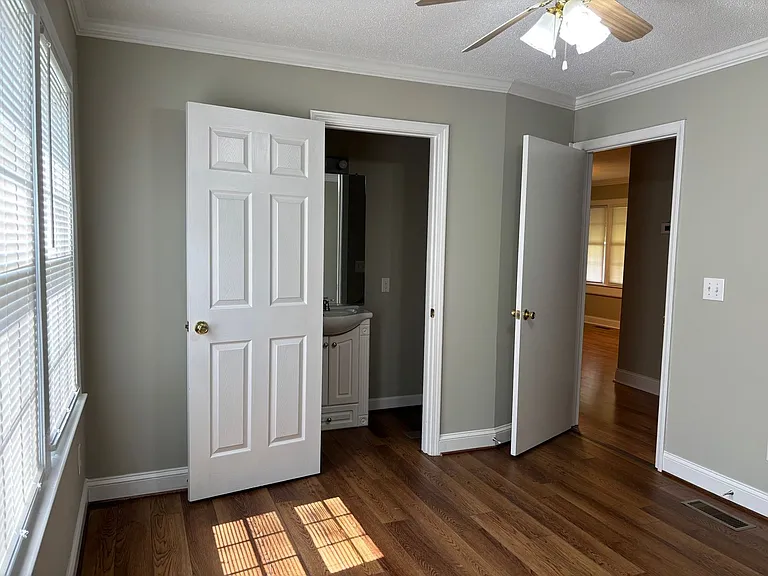 495 York St — Photo 17