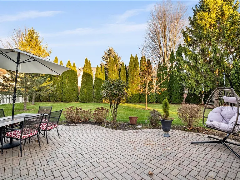 142 N Dixon Dr — Photo 21