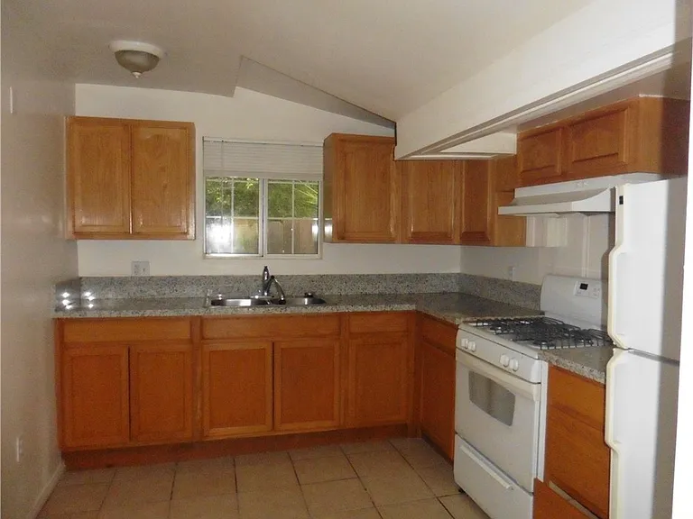 357 Auburn Ave — Photo 4
