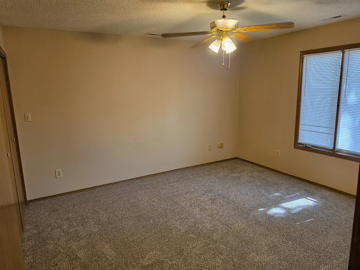 2 bed, 1200 sqft, $1,100 — Photo 3