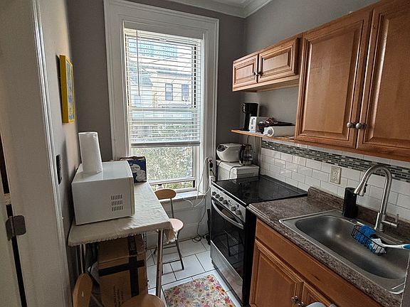 5th image of 54 Cottage St Floor 2