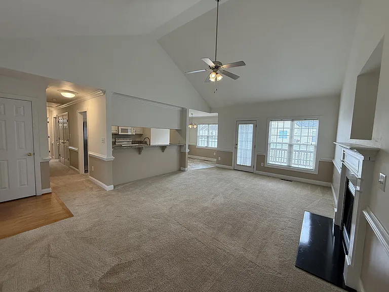 720 Carrington Ln — Photo 7