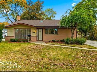21437 Hillside Dr, Clinton Township, MI 48035