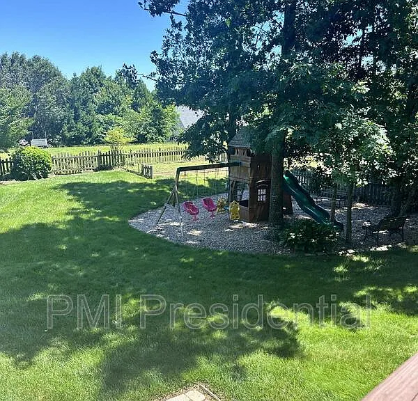 1213 Hawkins Wood Cir — Photo 14