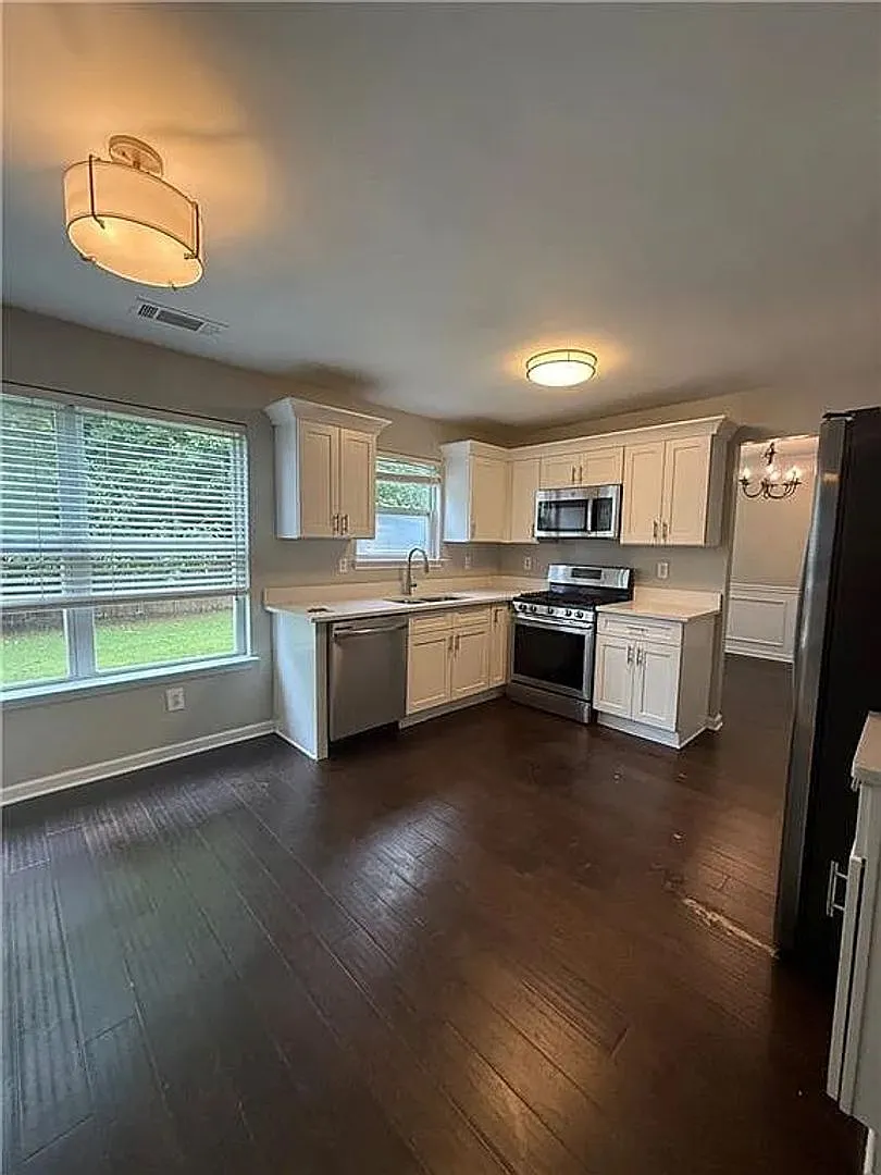 Room in 4 Bedroom Home in Snellville — Photo 2