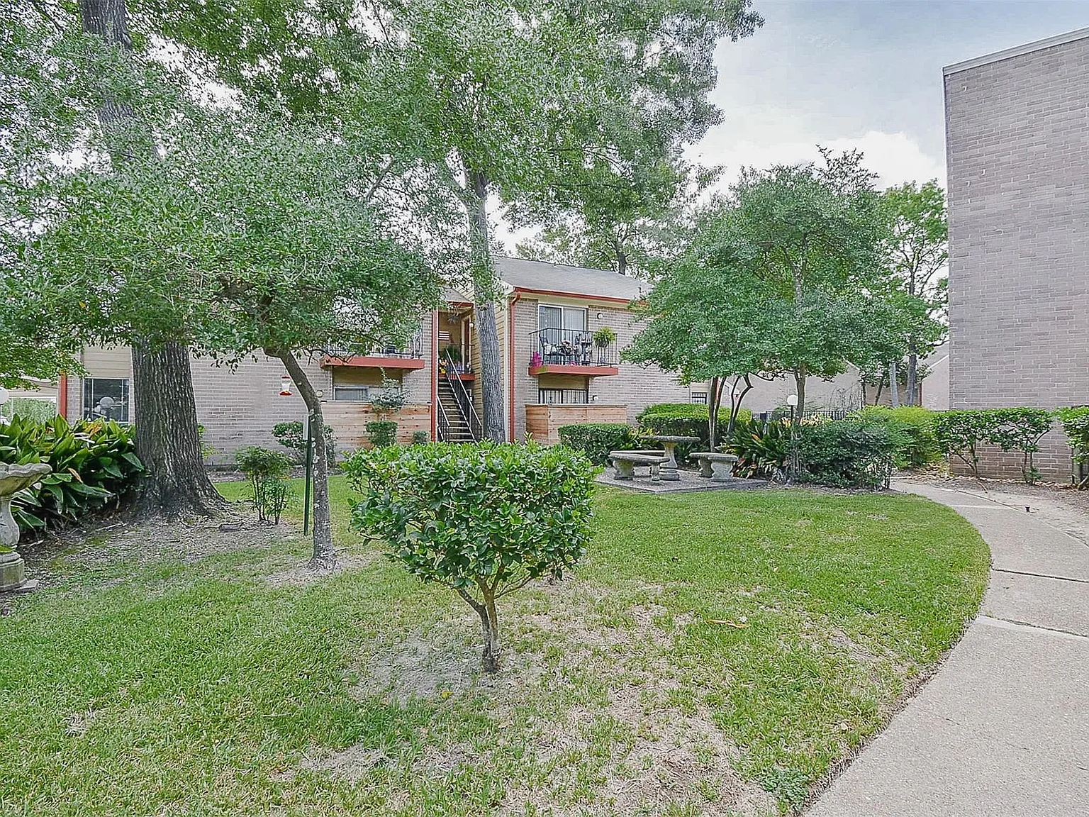 1 bed, 1.0 bath, 728 sqft, $950 — Photo 2