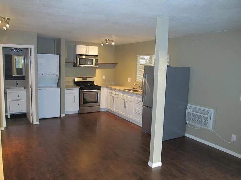 411 Idaho Ave #C — Photo 3
