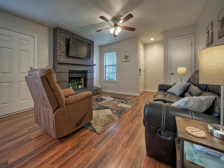 1004 Hyridge St — Photo 10