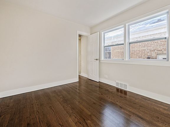 5th image of 3634 N Oriole Ave