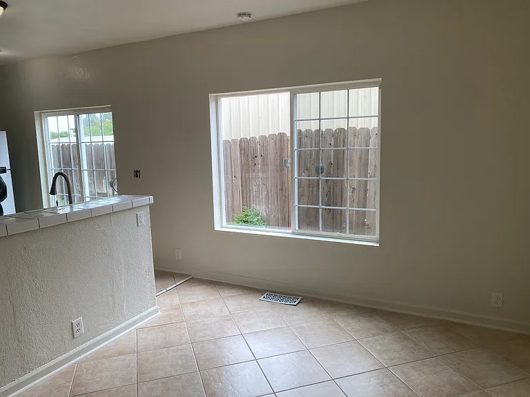 12 Highway Ave — Photo 7