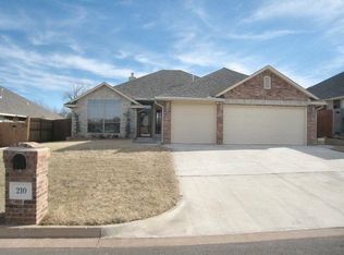 210 Stoneridge Ct, Oklahoma City, OK 73130