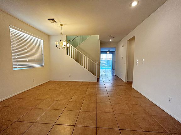 5th image of 284 Crooked Tree Dr