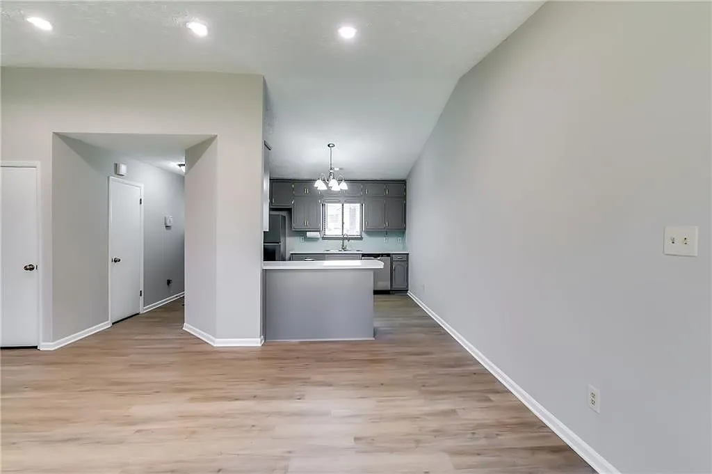 3 bed, 1164 sqft, $1,750 — Photo 2