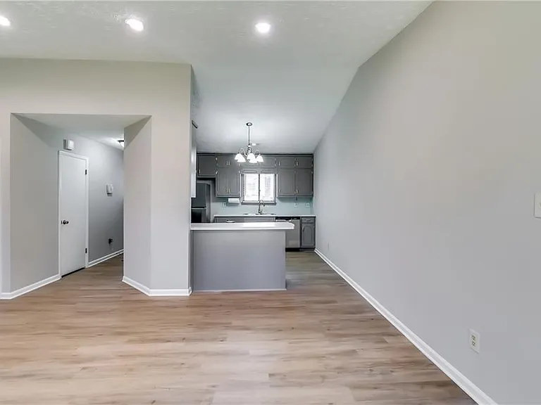 6627 Bent Creek Dr — Photo 2