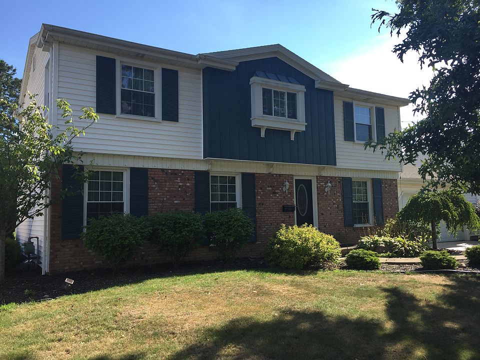 1st image of 141 Forest Garden Dr
