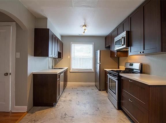 4th image of 5948 Victoria Ave
