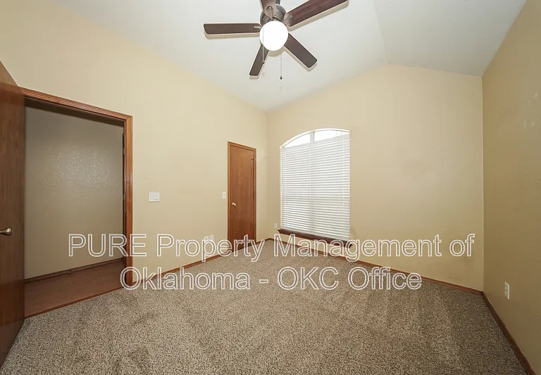 160 N Lakeside Ter — Photo 15