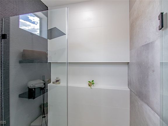 5th image of 10709 Hunters Woods Pl