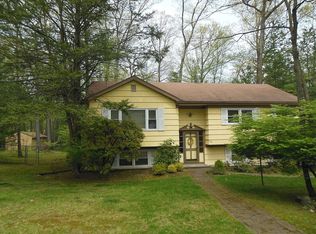 54 Wilshire Dr, Chestnut Ridge, NY 10977