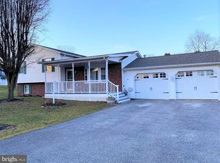 12 Allen Dr, Hanover, PA 17331