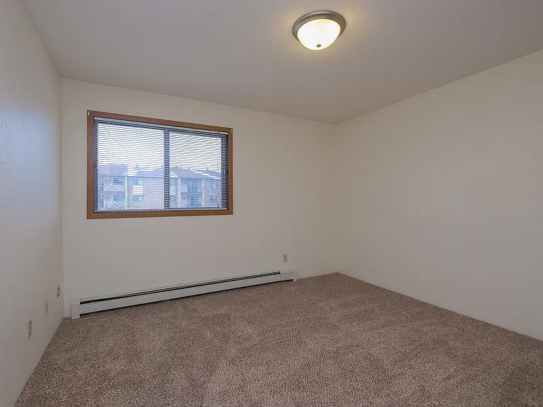 Fargo, ND South Pointe Apartments | Bedroom