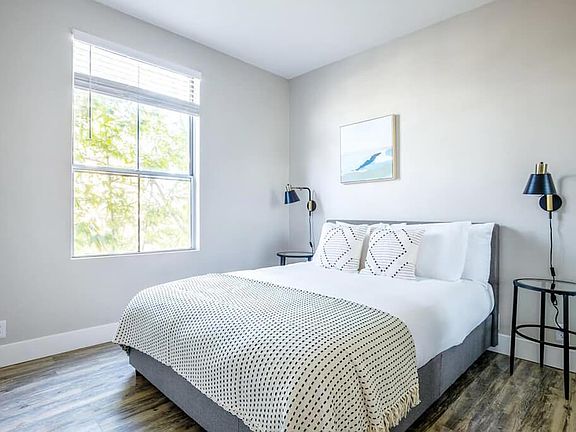 3rd image of 627 N Rossmore Ave APT 215