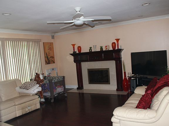 3rd image of 20 Chatham Woods Dr