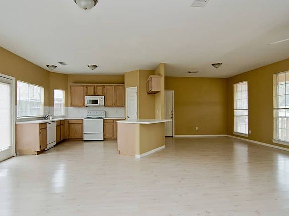 3rd image of 2411 Centurian Cir