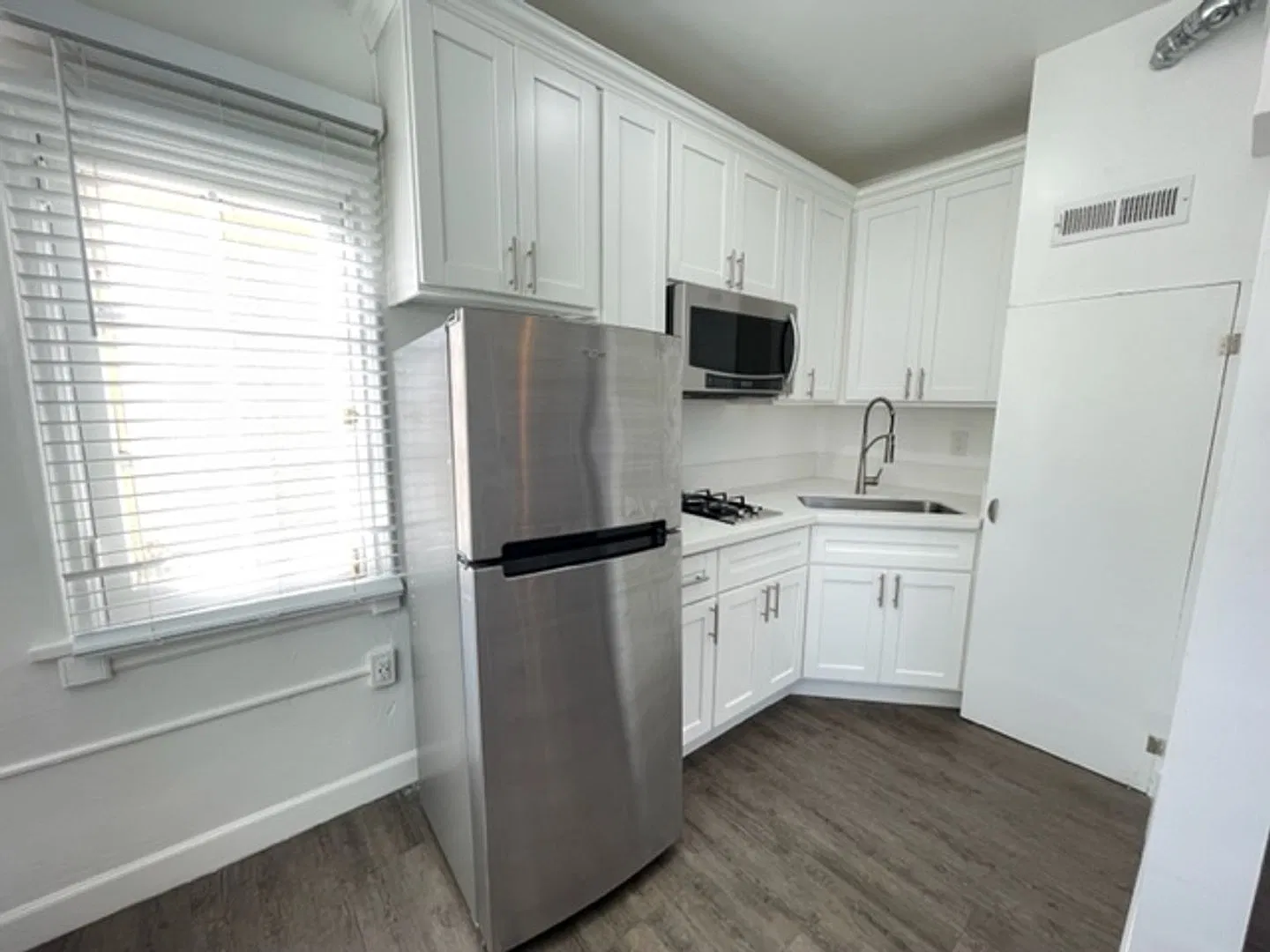 127 Edgemont — Photo 4