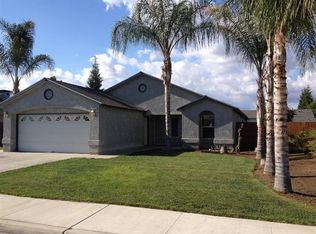 530 5th St, Sanger, CA 93657