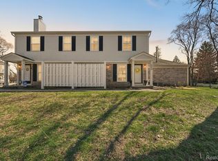 1412 Hidden Meadows Dr E Unit B, Walled Lake, MI