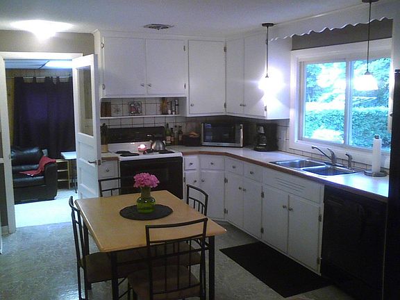 3rd image of 25 Gifford Dr