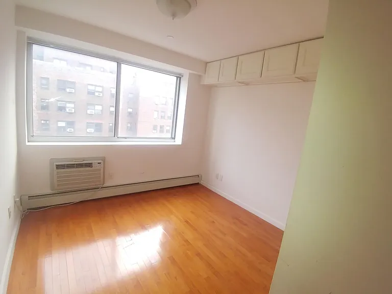 31 Monroe St #8B — Photo 2