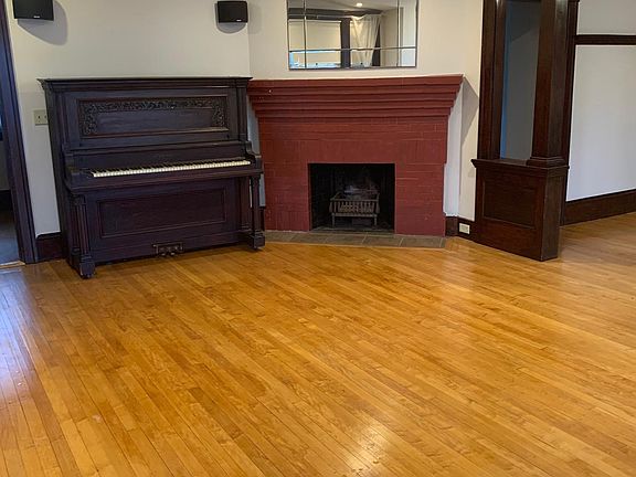 Alternative angle shot of the front room