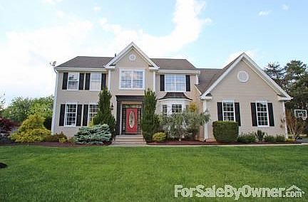 Welcome Home
						:
						Spacious and Sunny Colonial