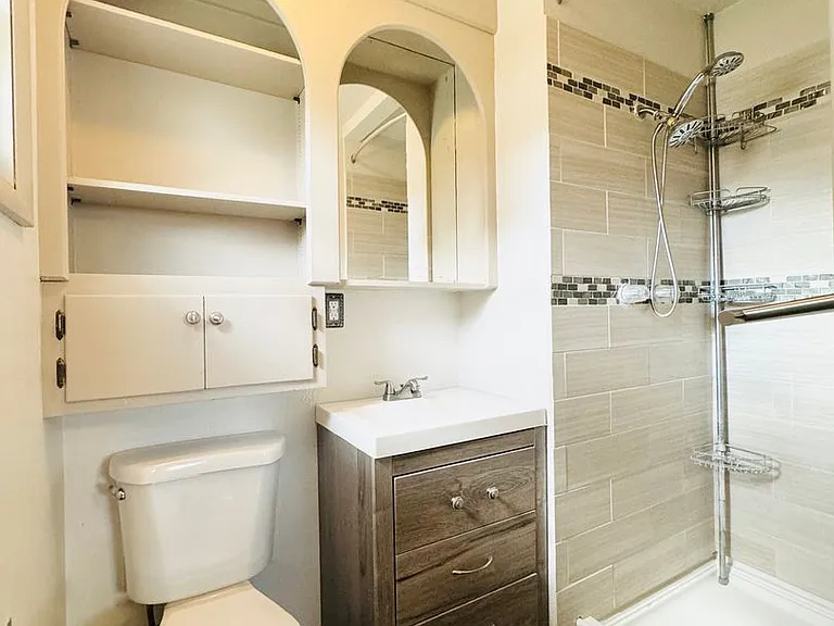 2118 Glenfair Dr — Photo 12