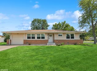 450 Landmeier Rd, Elk Grove Village, IL 60007