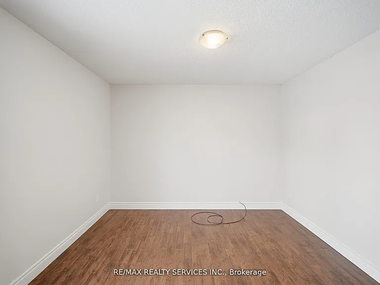 8 Deerpark Cres S #LOWER — Photo 14