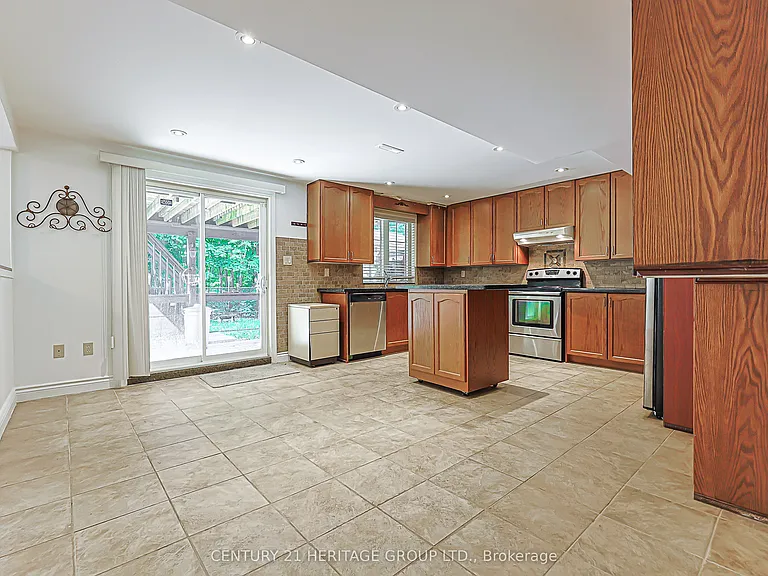 385 Maria Antonia Rd — Photo 5