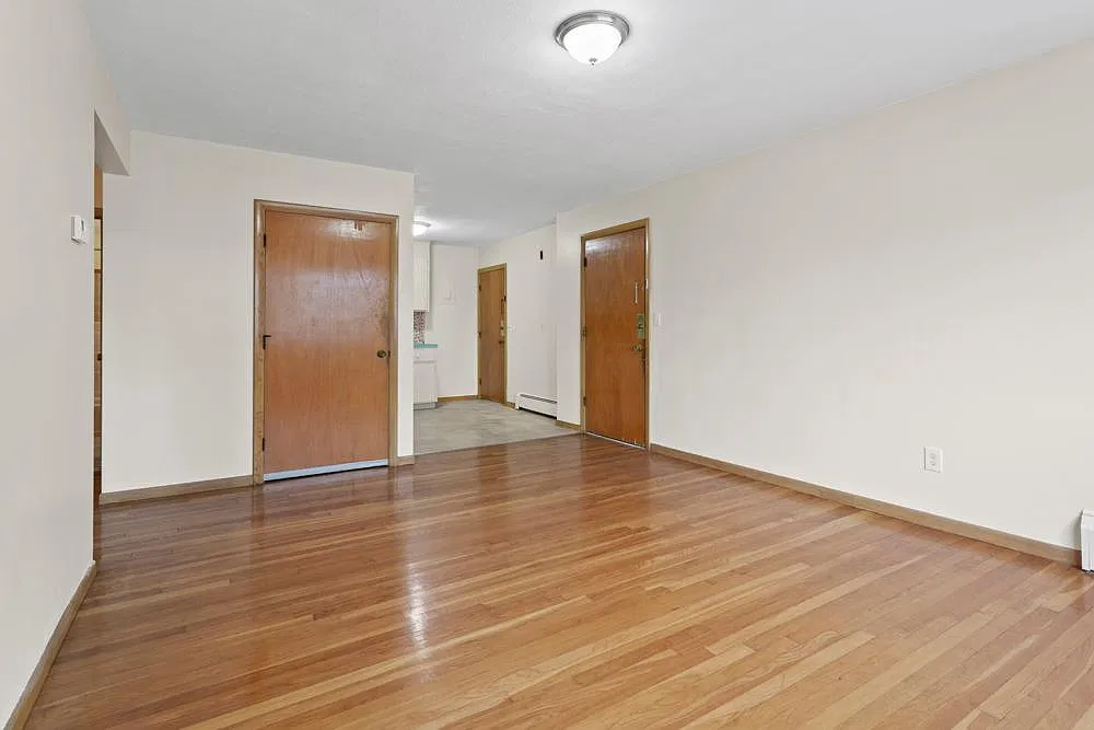 2 bed, 750 sqft, $2,400 — Photo 1
