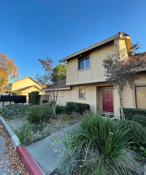 Front view of Townhouse