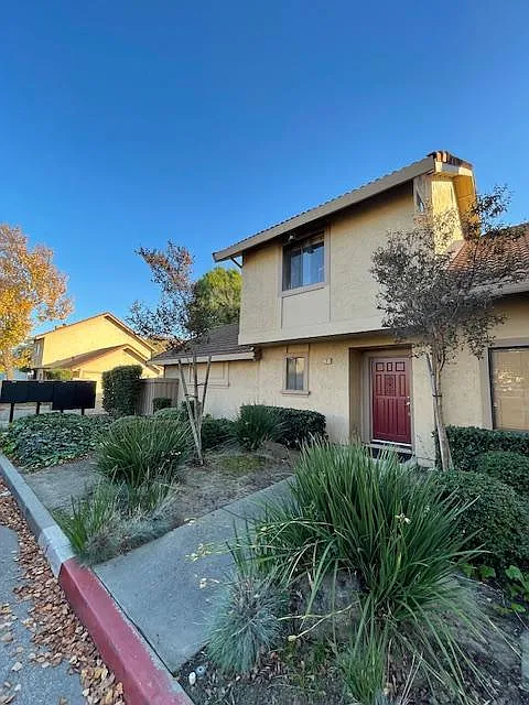 Front view of Townhouse - 5 Del Prado Cir