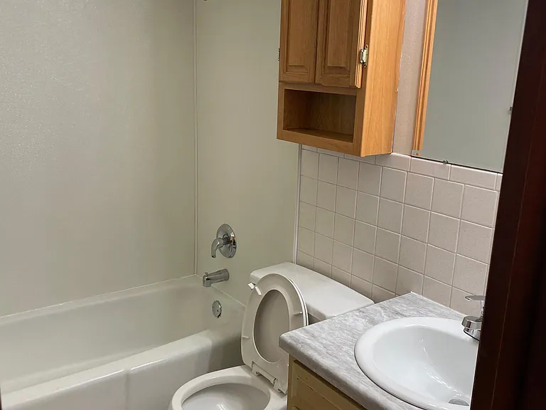818 2nd St #B-2 — Photo 6