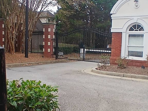 4th image of 310 Hidden Oak Ct SW
