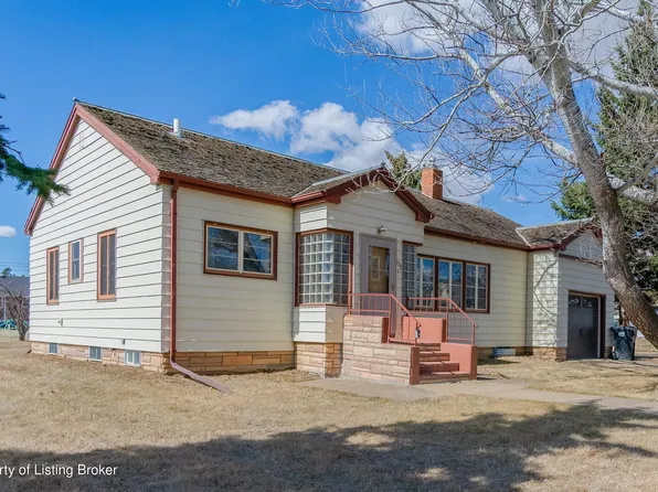 128 4th St N, Richardton, ND 58652