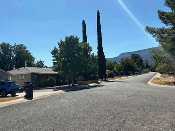 Exterior Neighborhood (street photo)